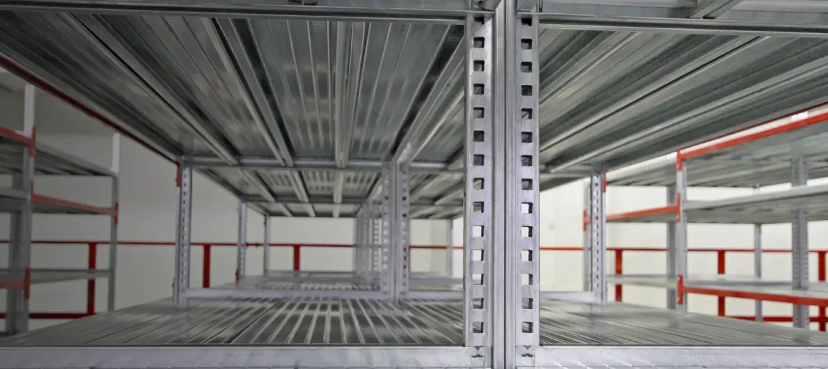 Универсальные<br> полочные стеллажи